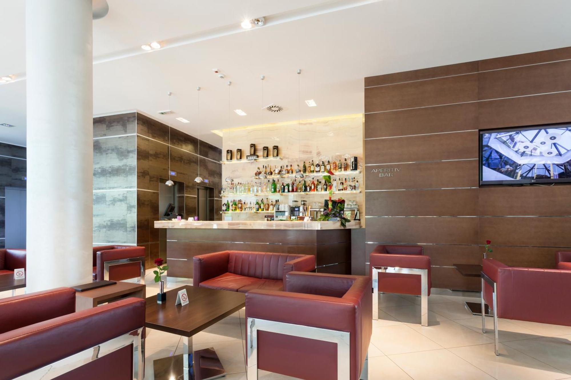 Hotel Premier Aqua - Adults Only 브르드니크 외부 사진 The lounge at the airport