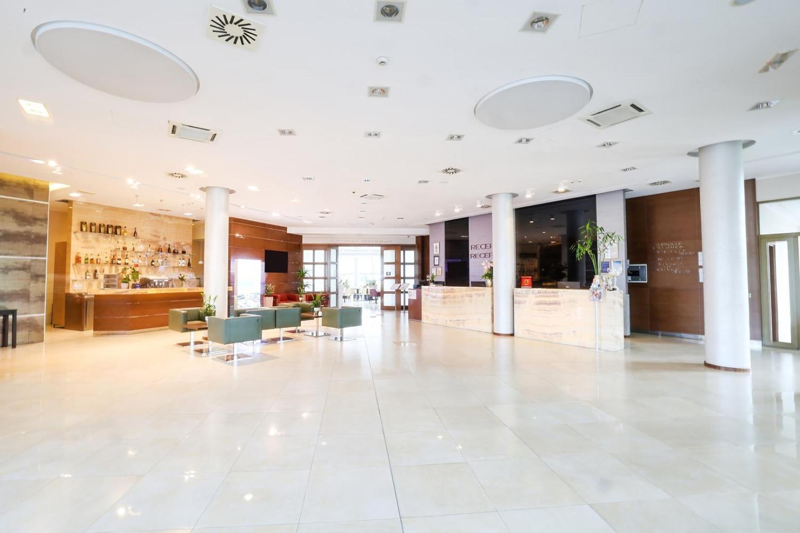 Hotel Premier Aqua - Adults Only 브르드니크 외부 사진 The lobby of the hotel