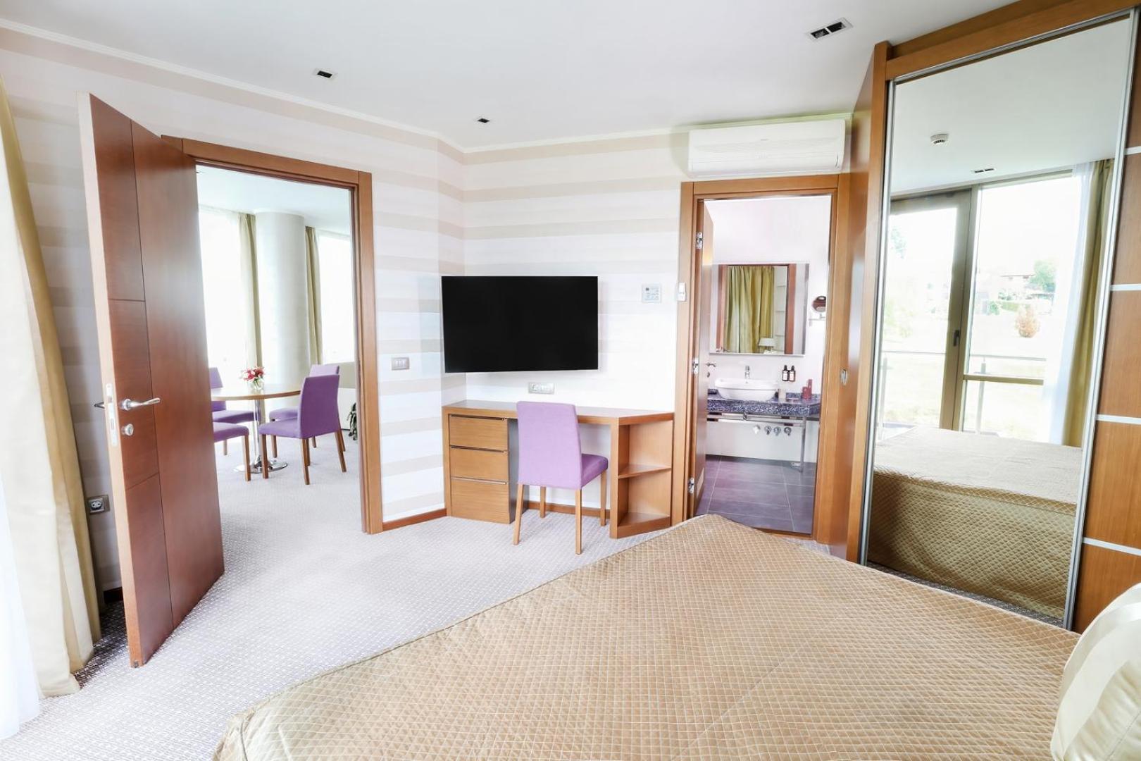 Hotel Premier Aqua - Adults Only 브르드니크 외부 사진 Suite at the Radisson Blu Hamburg