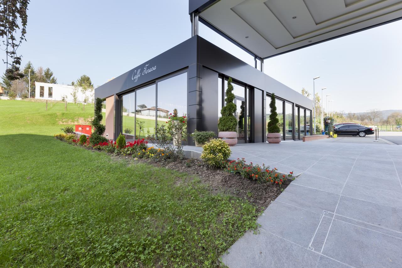 Hotel Premier Aqua - Adults Only 브르드니크 외부 사진 Entrance of the new crematorium